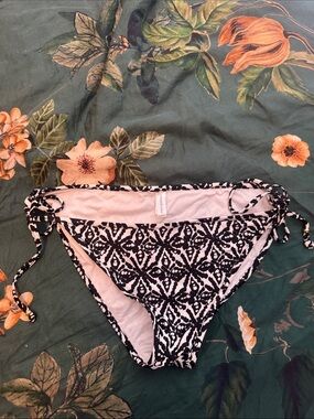 Vineyard Vines Black and White Tie-Side Bikini Bottom